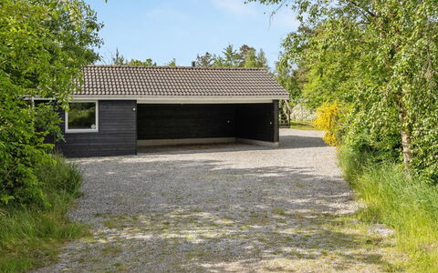 Otso - 200M from the Sea: Dak, Huis, Huis, Verblijf, Deur, Siding, Dek, Veranda, Plank, Hardwood