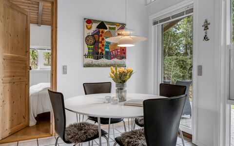 Merte - 300M from the Sea: Meubilair, Interieur Ontwerp, Flooring, Stoel, Verdieping, Tafel, Eetkamer, Hout, Keuken En Eettafel, Plafond