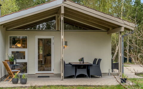 Merte - 300M from the Sea: Deur, Verblijf, Huis, Garden Gebouwen, Veranda, Stoel, Outdoor Structuur, Schuur, Werf, Schaduw