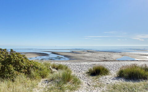 Fay - 25M from the Sea: Thatching, Verblijf, Huis, Dak, Huis, Boerderij, Hut, Landgoed, Dorp