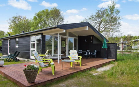 Fleur - 50M from the Sea: Huis, Deur, Verblijf, Schaduw, Garden Gebouwen, Siding, Hardwood, Veranda, Werf, Dek