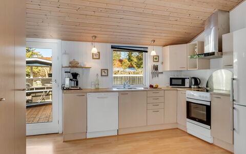 Eli - 1.4Km from the Sea: Keuken, Toestel Van De Keuken, Countertop, Meubilair, Interieur Ontwerp, Flooring, Major Appliance, Hout, Plafond, Verdieping