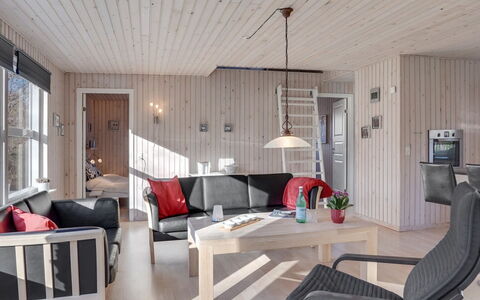 Mikko - 2.2Km from the Sea: Meubilair, Interieur Ontwerp, Flooring, Hout, Verdieping, Plafond, Houten Vloer, Stoel, Tafel, Verlichting
