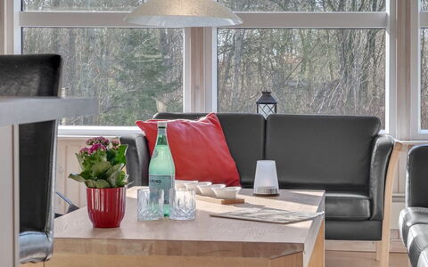 Mikko - 2.2Km from the Sea: Meubilair, Interieur Ontwerp, Flooring, Hout, Verdieping, Plafond, Houten Vloer, Stoel, Tafel, Verlichting