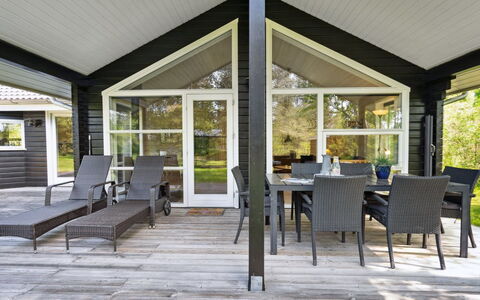 Hejdi - 350M from the Sea: Dak, Huis, Huis, Verblijf, Deur, Siding, Dek, Veranda, Plank, Hardwood