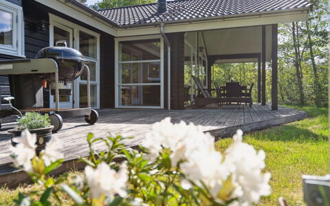 Hejdi - 350M from the Sea: Dak, Huis, Huis, Verblijf, Deur, Siding, Dek, Veranda, Plank, Hardwood