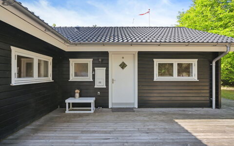 Hejdi - 350M from the Sea: Dak, Huis, Huis, Verblijf, Deur, Siding, Dek, Veranda, Plank, Hardwood