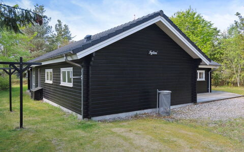 Hejdi - 350M from the Sea: Dak, Huis, Huis, Verblijf, Deur, Siding, Dek, Veranda, Plank, Hardwood