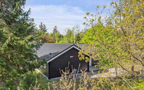 Hejdi - 350M from the Sea: Dak, Huis, Huis, Verblijf, Deur, Siding, Dek, Veranda, Plank, Hardwood
