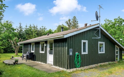 Myrna - 300M from the Sea: Zwembad, Buitenmeubels, Meubilair, Toevlucht, Flagstone, Eco Hotel, Schaduw, Stoel, Vrije Tijd, Landgoed