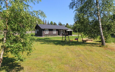 Ingalise - 500M from the Sea: Gras, Boom, Huis, Verblijf, Huis, Dak, Land Lot, Landelijk Gebied, Plain, Gazon