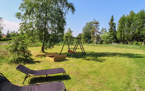 Ingalise - 500M from the Sea: Boom, Gras, Struik, Tuin, Land Lot, Grasland, Plain, Gazon, Weide
