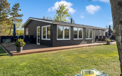 Meline - 350M from the Sea: Dak, Huis, Huis, Verblijf, Siding, Landgoed, Oprit, Garden Gebouwen, Werf, Schuur