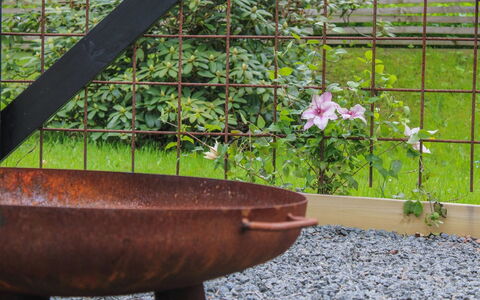 Astrid - 875M from the Sea: Tuin, Natuurlijk Materiaal, Roest