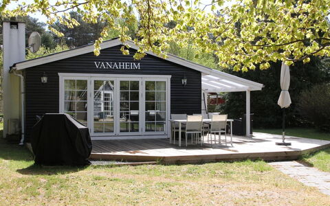 Astrid - 875M from the Sea: Meubilair, Buitenmeubels, Stoel, Buitentafel, Verblijf, Veranda, Huis, Deur, Keuken En Eettafel, Schaduw
