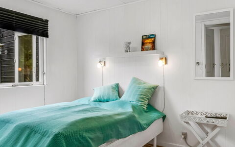 Sigfred - 1.5Km from the Sea: Interieur Ontwerp, Meubilair, Slaapkamer, Flooring, Verdieping, Hout, Bed, Plafond, Kamer, Laken