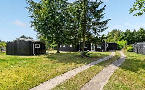 Sigfred - 1.5Km from the Sea: Meubilair, Interieur Ontwerp, Flooring, Hout, Verdieping, Plafond, Houten Vloer, Stoel, Tafel, Verlichting