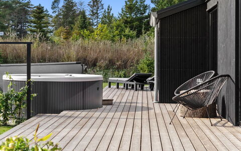 Sinna - from the Sea: Hout, Huis, Veranda, Dek, Hardwood, Dak, Beits, Houten Vloer, Eco Hotel