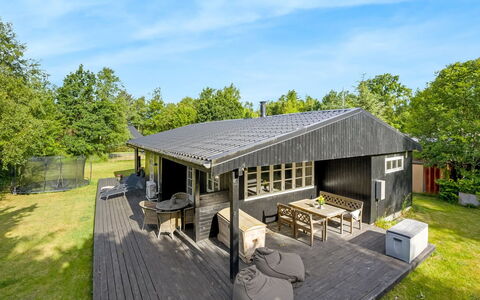 Sunaj - from the Sea: Dak, Huis, Huis, Verblijf, Siding, Landgoed, Oprit, Garden Gebouwen, Werf, Schuur