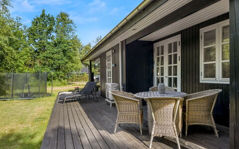 Sunaj - from the Sea: Dak, Huis, Huis, Verblijf, Siding, Landgoed, Oprit, Garden Gebouwen, Werf, Schuur