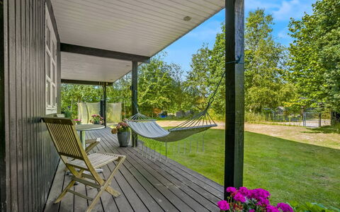 Sunaj - from the Sea: Dak, Huis, Huis, Verblijf, Siding, Landgoed, Oprit, Garden Gebouwen, Werf, Schuur
