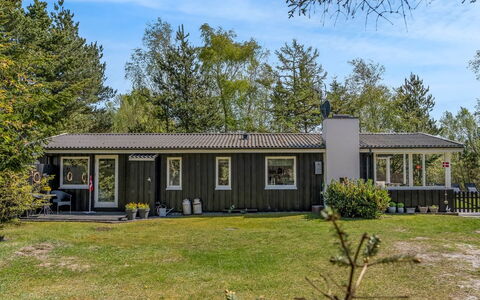 Ditleif - 400M from the Sea: Zwembad, Buitenmeubels, Meubilair, Toevlucht, Flagstone, Eco Hotel, Schaduw, Stoel, Vrije Tijd, Landgoed