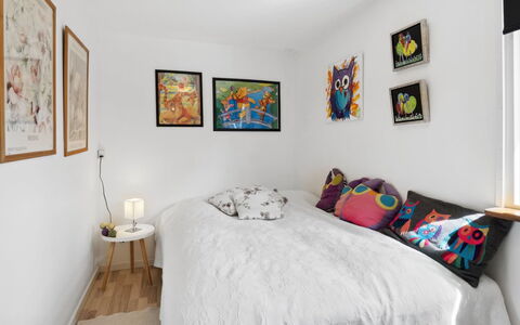 Ditleif - 400M from the Sea: Slaapkamer, Bed, Muur, Interieur Ontwerp, Meubilair, Bedding, Laken, Linens, Textiel, Kamer