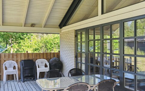 Henny - 1.5Km from the Sea: Zwembad, Buitenmeubels, Meubilair, Toevlucht, Flagstone, Eco Hotel, Schaduw, Stoel, Vrije Tijd, Landgoed