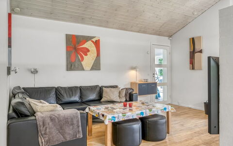 Karstina - 1Km from the Sea: Meubilair, Interieur Ontwerp, Flooring, Muur, Hout, Plafond, Bankstel, Verdieping, Woonkamer, Kamer