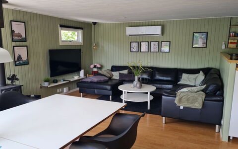 Matz - 350M from the Sea: Meubilair, Interieur Ontwerp, Hout, Flooring, Verdieping, Plafond, Kamer, Bankstel, Woonkamer, Verlichting