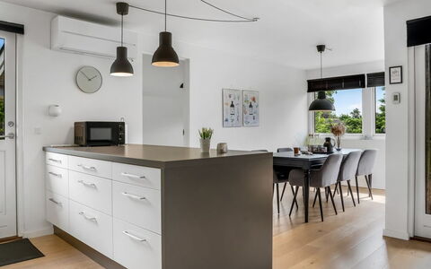 Rosmarie - 600M from the Sea: Meubilair, Interieur Ontwerp, Keuken, Countertop, Cabinetry, Flooring, Lichte Inrichting, Verdieping, Muur, Stoel