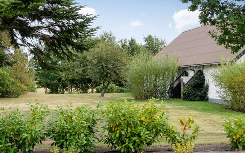 Rebecca - 1.5Km from the Sea: Dak, Huis, Huis, Verblijf, Siding, Landgoed, Oprit, Garden Gebouwen, Werf, Schuur