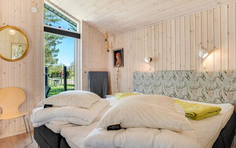 Delco - 200M from the Sea: Hout, Huis, Slaapkamer, Verblijf, Beits, Hardwood, Bed, Ontwerp, Bed Frame, Bedding
