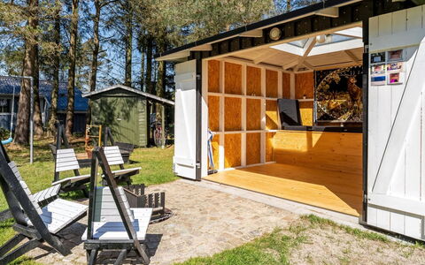 Delco - 200M from the Sea: Meubilair, Interieur Ontwerp, Flooring, Hout, Verdieping, Plafond, Houten Vloer, Stoel, Tafel, Verlichting