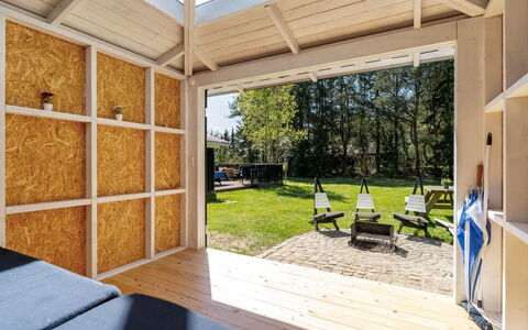 Delco - 200M from the Sea: Meubilair, Interieur Ontwerp, Flooring, Hout, Verdieping, Plafond, Houten Vloer, Stoel, Tafel, Verlichting