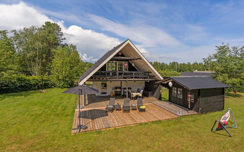 Edith - 1Km from the Sea: Meubilair, Interieur Ontwerp, Flooring, Hout, Verdieping, Plafond, Houten Vloer, Stoel, Tafel, Verlichting