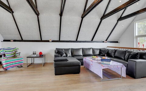 Edith - 1Km from the Sea: Meubilair, Interieur Ontwerp, Flooring, Hout, Verdieping, Plafond, Houten Vloer, Stoel, Tafel, Verlichting