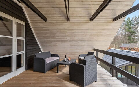 Edith - 1Km from the Sea: Meubilair, Interieur Ontwerp, Flooring, Hout, Verdieping, Plafond, Houten Vloer, Stoel, Tafel, Verlichting