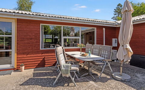 Mina - 1.4Km from the Sea: Meubilair, Interieur Ontwerp, Flooring, Hout, Verdieping, Plafond, Houten Vloer, Stoel, Tafel, Verlichting