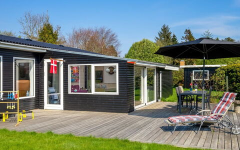 Yorick - 1Km from the Sea: Meubilair, Interieur Ontwerp, Flooring, Hout, Verdieping, Plafond, Houten Vloer, Stoel, Tafel, Verlichting
