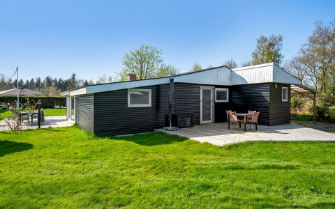 Yorick - 1Km from the Sea: Meubilair, Interieur Ontwerp, Flooring, Hout, Verdieping, Plafond, Houten Vloer, Stoel, Tafel, Verlichting