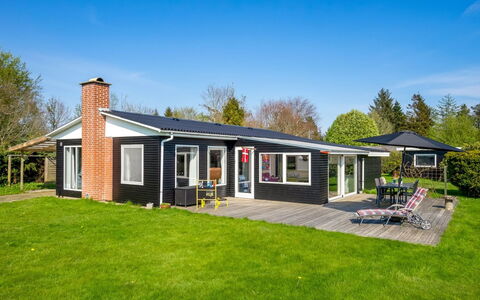 Yorick - 1Km from the Sea: Meubilair, Interieur Ontwerp, Flooring, Hout, Verdieping, Plafond, Houten Vloer, Stoel, Tafel, Verlichting