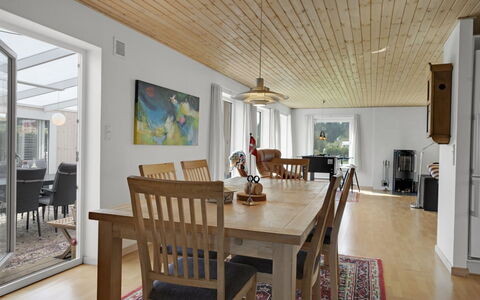 Yorick - 1Km from the Sea: Meubilair, Interieur Ontwerp, Flooring, Hout, Verdieping, Plafond, Houten Vloer, Stoel, Tafel, Verlichting