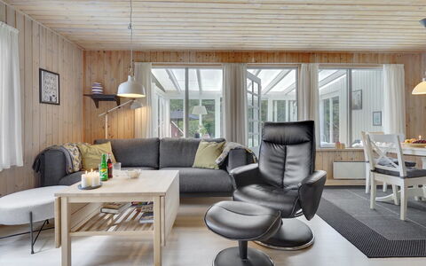 Ane - 1.7Km from the Sea: Meubilair, Interieur Ontwerp, Flooring, Bankstel, Hout, Plafond, Woonkamer, Verdieping, Kamer, Huis