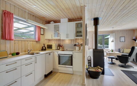 Ane - 1.7Km from the Sea: Keuken, Hout, Interieur Ontwerp, Countertop, Flooring, Plafond, Meubilair, Verdieping, Kamer, Toestel Van De Keuken