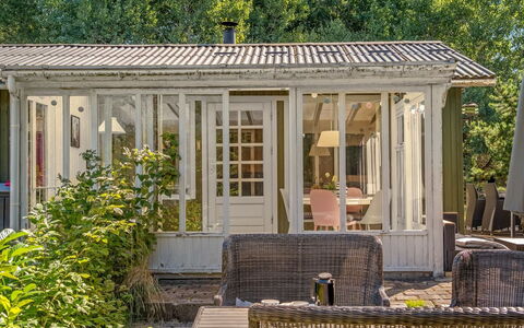Ane - 1.7Km from the Sea: Hout, Huis, Veranda, Verblijf, Struik, Huis, Deur, Dak, Tuin