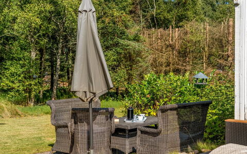 Ane - 1.7Km from the Sea: Buitenmeubels, Meubilair, Stoel, Tuin, Buitentafel, Backyard, Schaduw, Wicker, Landscaping, Patio