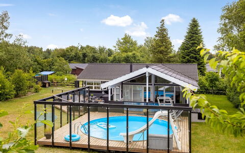 Herta - 700M from the Sea: Hout, Huis, Veranda, Dek, Hardwood, Dak, Beits, Houten Vloer, Eco Hotel