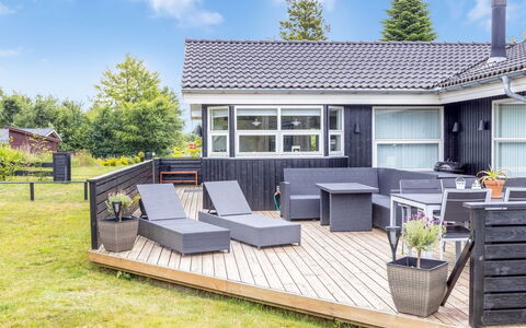 Herta - 700M from the Sea: Hout, Huis, Veranda, Dek, Hardwood, Dak, Beits, Houten Vloer, Eco Hotel