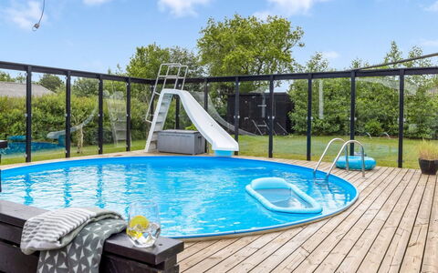 Herta - 700M from the Sea: Hout, Huis, Veranda, Dek, Hardwood, Dak, Beits, Houten Vloer, Eco Hotel